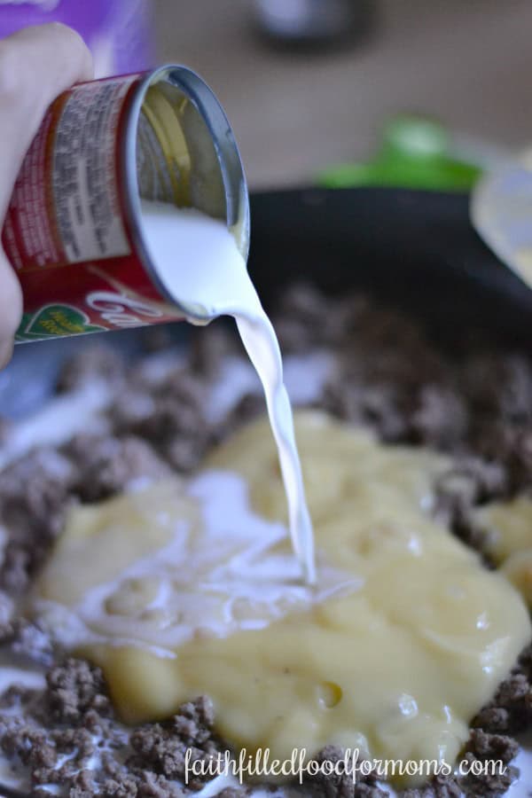 hamburger stroganoff skillet Beef Stroganoff is so easy!