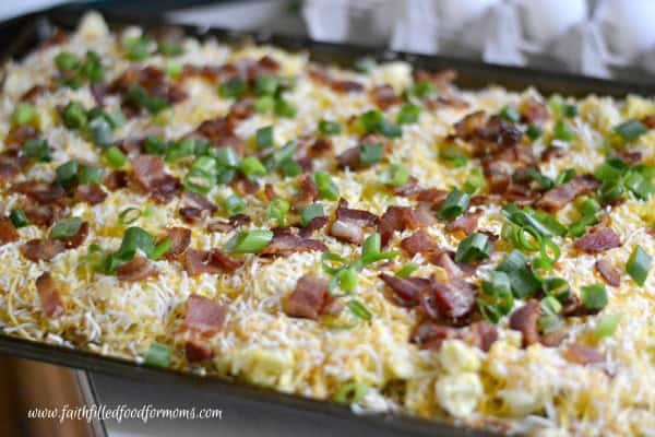 breakfast pizza with hash brown crust Cheesy Hash Brown and Egg Breakfast Pizza YUM