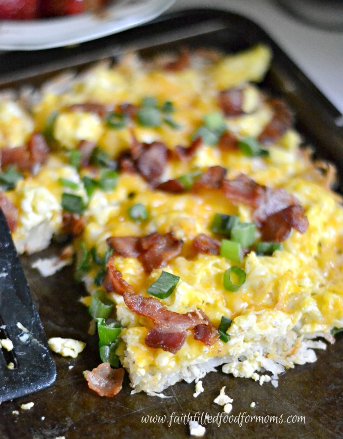 Easy Cheesy Hash Brown and Egg Breakfast Pizza