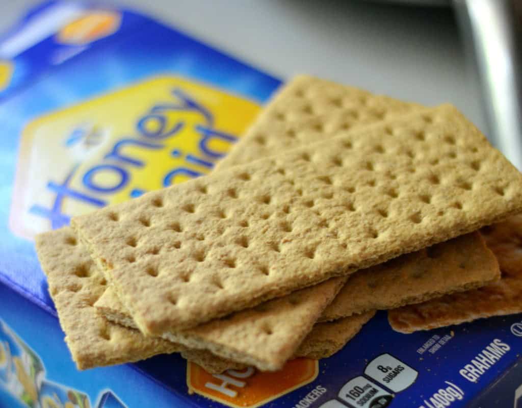 s'mores kabobs Graham Crackers