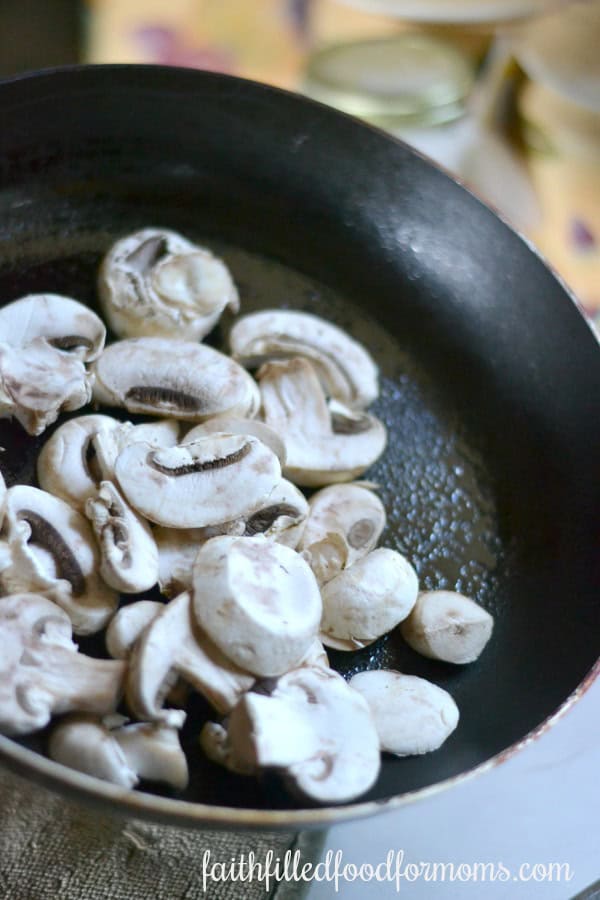 easy beef dinner recipes saute'd mushrooms for beef stroganoff